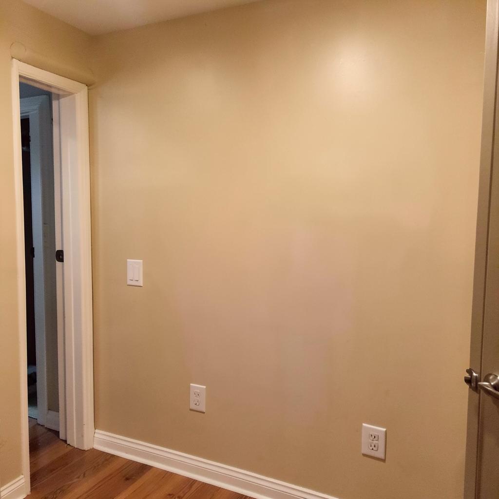 Example of a smooth, freshly painted wall after drywall repair